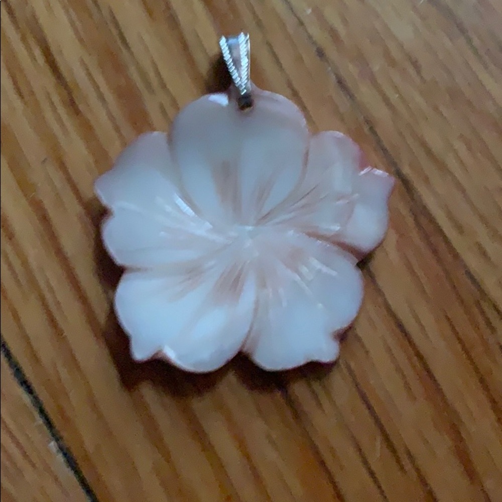 She’ll follower pendant